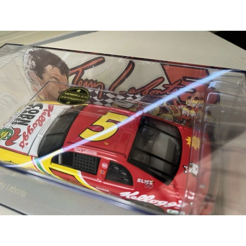 1997 Terry Labonte #5 Kelloggs Corn Flakes 1:24 Revell Sports Impressions w/Case